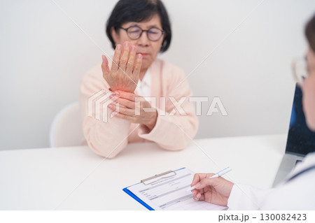 Elderly Patient Woman wrist pain and Consulting doctor. muscle ache from Carpal Tunnel Syndrome, De Quervain s tenosynovitis, rheumatoid, arthritis, gout, Parkinson disease and ergonomic healthcare Elderly Patient Woman wrist pain and Consulting doctor. muscle ache from Carpal Tunnel Syndrome, De Quervain s tenosynovitis, rheumatoid, arthritis, gout, Parkinson disease and ergonomic healthcare 130082423