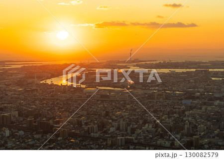 大阪都市風景　あべのハルカス　ハルカス300から見る夕暮れ 130082579