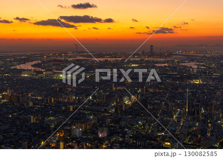 大阪夜景　あべのハルカス　ハルカス300からの眺望 130082585