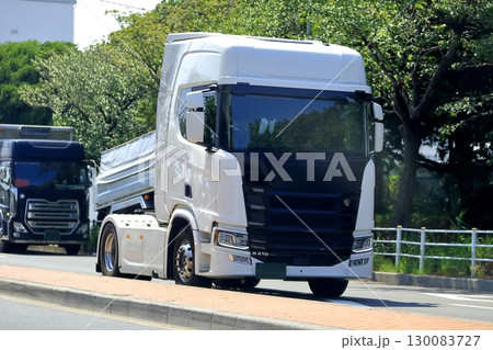 トラクターヘッド 130083727