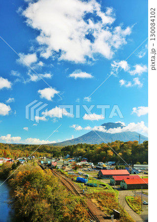 北海道 秋のニセコ 青空と羊蹄山 北海道 秋のニセコ 青空と羊蹄山 130084102