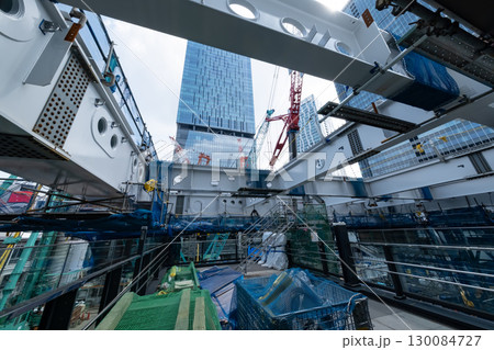 東京都渋谷駅前の再開発の風景 130084727