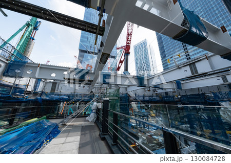 東京都渋谷駅前の再開発の風景 130084728