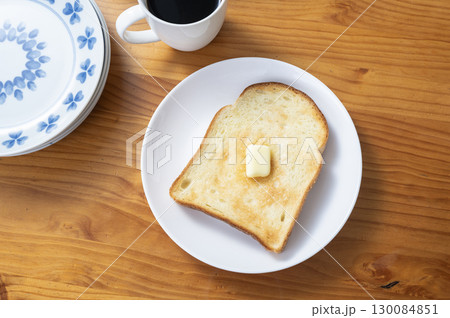 こんがりバタートースト 130084851