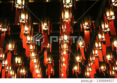 香港島・上環にある華人の富裕商人が建てた「文武廟」の内部 130084917