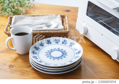 オーブントースターがある朝食 130085054