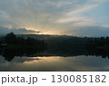 蓼科湖の夜明けと朝焼けの光景 130085182