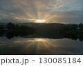 蓼科湖の夜明けと朝焼けの光景 130085184