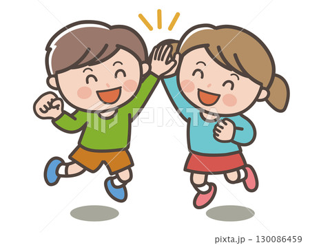 元気にハイタッチをする男の子と女の子のイラスト 130086459