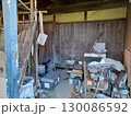 農機具や道具が散乱する片づけ前の廃業農家の木造の納屋 130086592