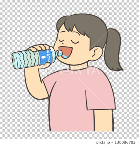女孩用塑料瓶喝水 130086782