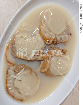 皿に乗せたほたての潮煮 皿に乗せたほたての潮煮 130086961