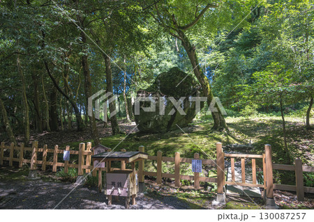京都亀岡 出雲大神宮 森の中の磐座 130087257