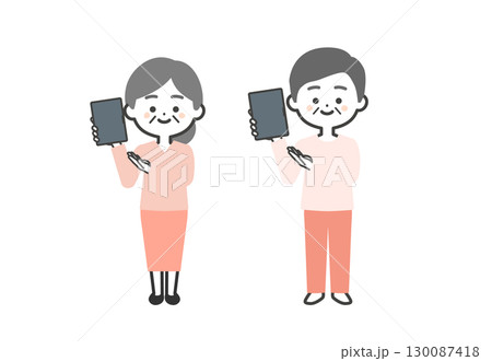 タブレットを持つ年配の3頭身男女イラスト 130087418