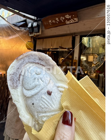 築地で食べ歩き まぐろやき 築地で食べ歩き まぐろやき 130087616