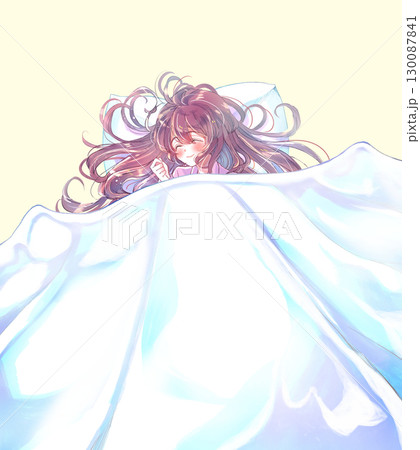 眠る女の子　笑顔　布団 130087841