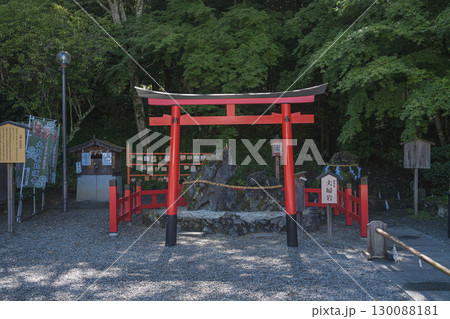 京都亀岡 出雲大神宮の夫婦岩 130088181