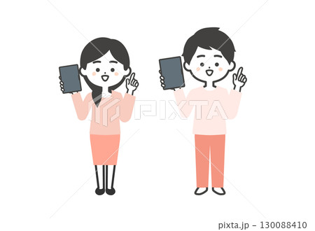 タブレットをもって指を立てる3頭身男女イラスト 130088410
