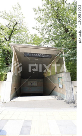 都営新宿線、東京メトロ有楽町線、南北線の市ケ谷駅1番出入口 130088653