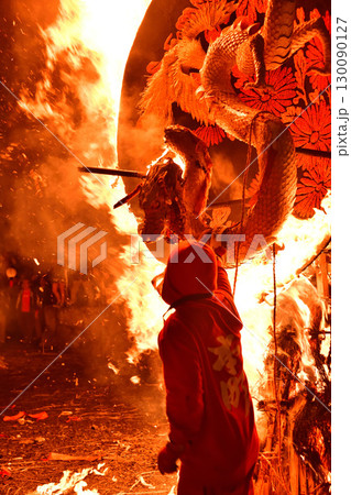 天下の奇祭　近江八幡市の「左義長まつり」 130090127