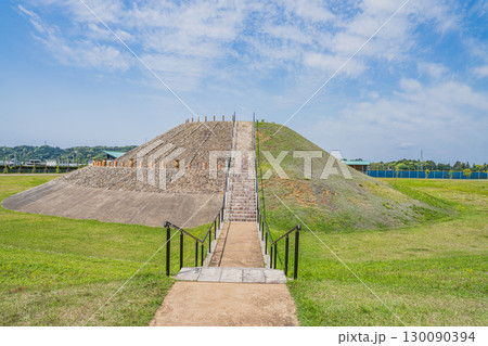掛川市の吉岡大塚古墳の風景(静岡県) 130090394