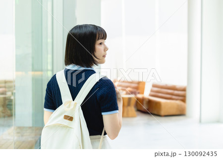 大学生 130092435