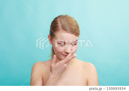 Beautiful woman with bare shoulders 130093934