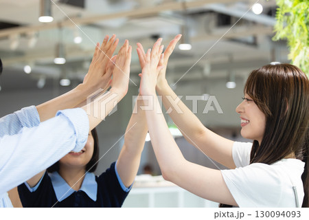 ハイタッチ 130094093