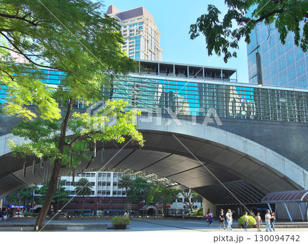 躍動するフィリピン - マニラ・マカティのアヤラ三角庭園 都市景観(2025年6月) 躍動するフィリピン - マニラ・マカティのアヤラ三角庭園 都市景観(2025年6月) 130094742