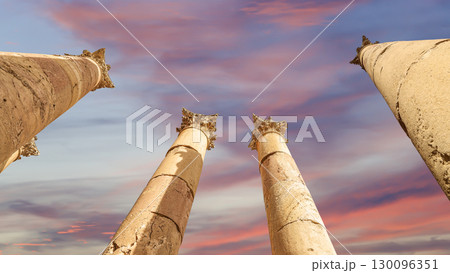 Roman Columns in the Jordanian city of Jerash (Gerasa of Antiquity), capital and largest city of Jerash Governorate, Jordan. Against the background of a beautiful sky with clouds 130096351