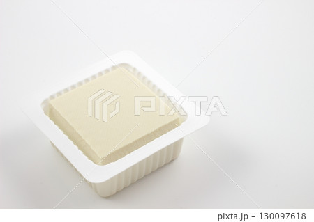 木綿豆腐、健康的な食生活に欠かせない食材 木綿豆腐、健康的な食生活に欠かせない食材 130097618