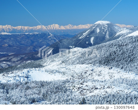 八ヶ岳・天狗岳から望む冬の蓼科山と北アルプス 八ヶ岳・天狗岳から望む冬の蓼科山と北アルプス 130097648