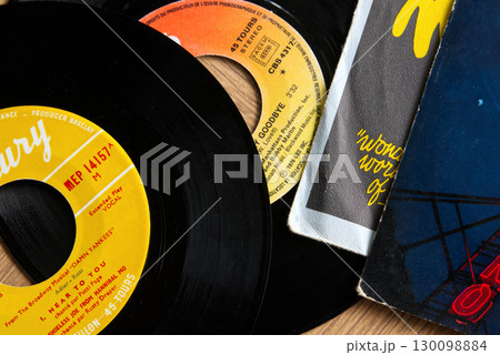 Vintage vinyl records 45 tours Vintage vinyl records 45 tours 130098884