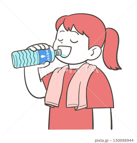 ペットボトルの水を飲む女の子 130098944