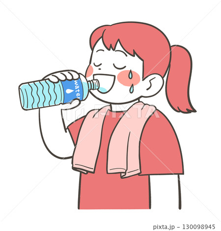 ペットボトルの水を飲む女の子 130098945