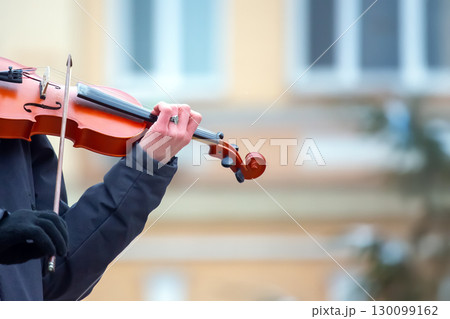 Street musician playing the violin. Musical creativity. Bowed stringed musical instrument 130099162