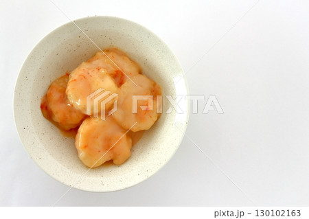 真上から見た白背景のエビマヨ 真上から見た白背景のエビマヨ 130102163