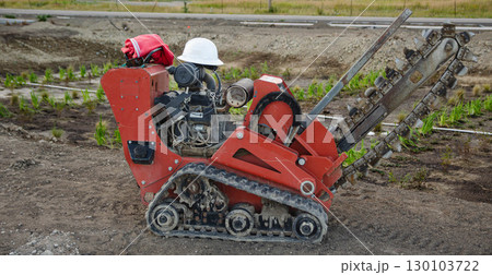 Red Trencher Excavation Machine with Tracks 130103722