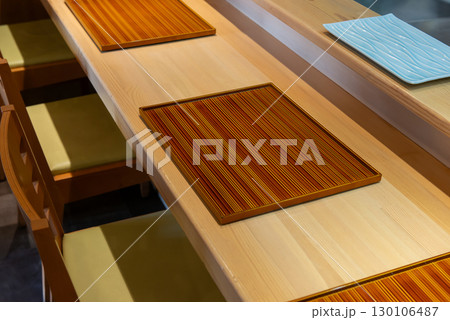 飲食店のカウンター席、鮨店、寿司屋、和食店	 130106487