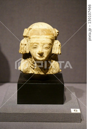 8195　女性像頭部 130107466