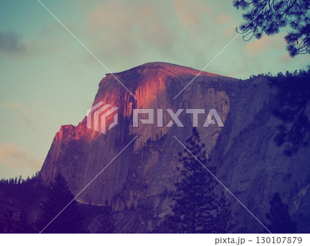 ヨセミテ国立公園　ハーフドーム 130107879