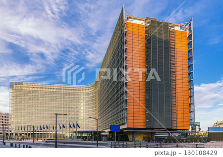 Berlaymont building houses the headquarters of the European Commission on Rue de la Loi Wetstraat Law Street in European Quarter of Brussels city, Brussels-Capital Region, Belgium Berlaymont building houses the headquarters of the European Commission on Rue de la Loi Wetstraat Law Street in European Quarter of Brussels city, Brussels-Capital Region, Belgium 130108429