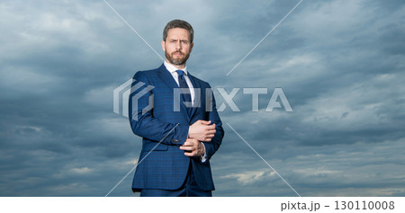 Professional man sky background. Grizzled man in suit. Serious man outdoors, copy space Professional man sky background. Grizzled man in suit. Serious man outdoors, copy space 130110008