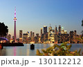 カナダ最大の都市トロントのサンセット後の夜景 カナダ最大の都市トロントのサンセット後の夜景 130112212