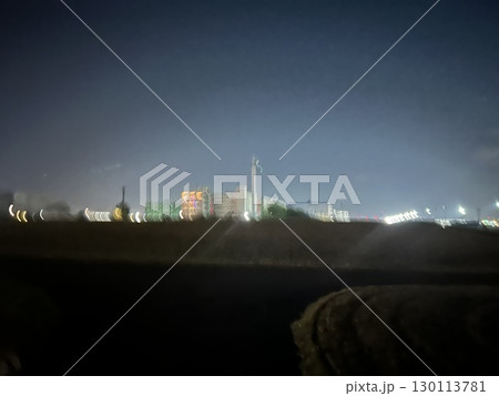 川崎の工場夜景　京浜工業地帯　SF 130113781
