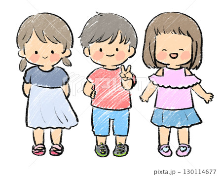 笑顔で手をつなぐ子供たち 130114677