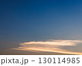 夕方の空オレンジ色橙色 130114985