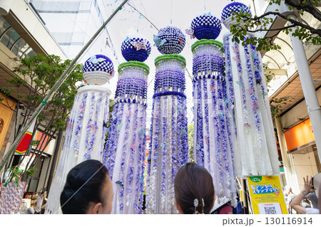 仙台七夕まつり　仙台七夕の七夕飾り 130116914