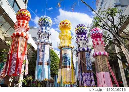 仙台七夕まつり　仙台七夕の七夕飾り 130116916