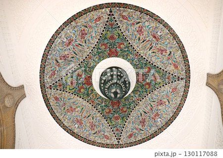 「インド水塔」内部のタイルを使用したモザイク模様(神奈川県横浜市中区山下町) 「インド水塔」内部のタイルを使用したモザイク模様(神奈川県横浜市中区山下町) 130117088